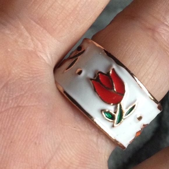 NEW Enamel Tulip Infinity Ring - Picture 7 of 9